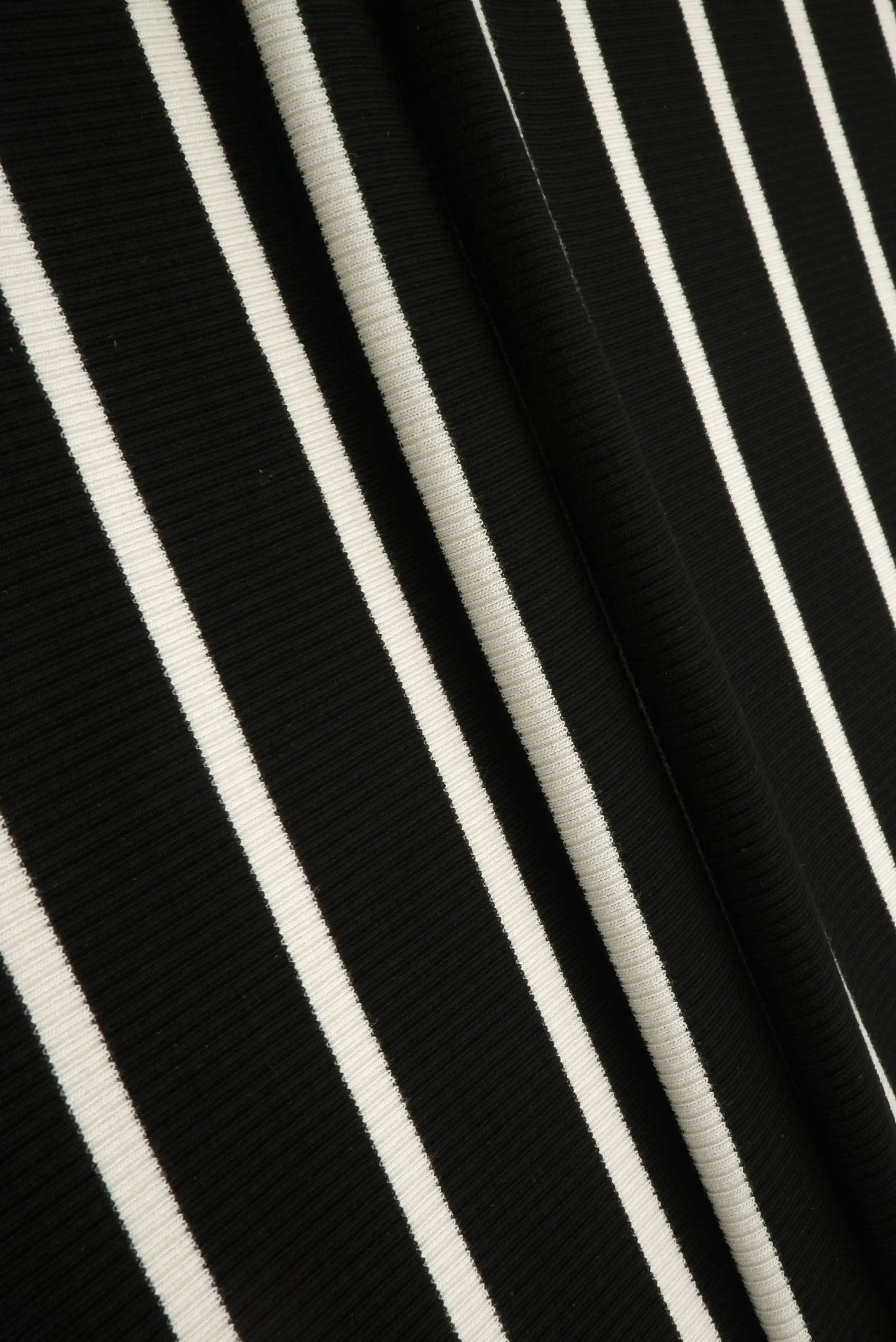 KNT4641 BLACK/IVORY KNIT